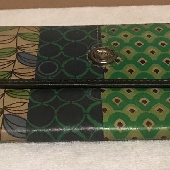 Fossil Green Print Wallet - Picture 9 of 10